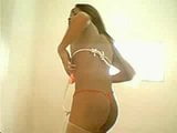 Cukegirl sexy bikini Aziatische poseren webcam snapshot 2