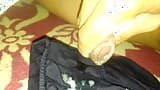 Cumshot op vrouw slipje ondergoed stringbikini gstring snapshot 14