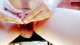 Stimulation anale et masturbation - jouer avec une bite à la maison snapshot 8