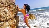 Nena alemana super caliente y tetona ama complacer una polla gruesa en una playa snapshot 2