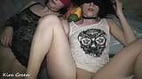 Trío sexual con dos chicas, perrito, mamada, boca de semen, tragar semen, sentarse en la cara - trío snapshot 4