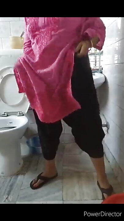 Desi village girl chudai ke nam par muut nikal gaya iska