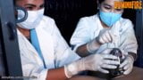 CBT à sondage médical dans la chasteté par 2 infirmières asiatiques snapshot 9