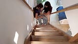 मुझे पता चलता है कि मेरी सौतेली बेटी और उसकी दोस्त सीढ़ियों पर चुदाई कर रहे हैं snapshot 3