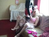 Crossdressers follando en rosa 1 snapshot 3