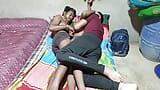 Indian Shemale - novos dois boyfrends beijando muito de pooja belos peitos &sexi ass. snapshot 1