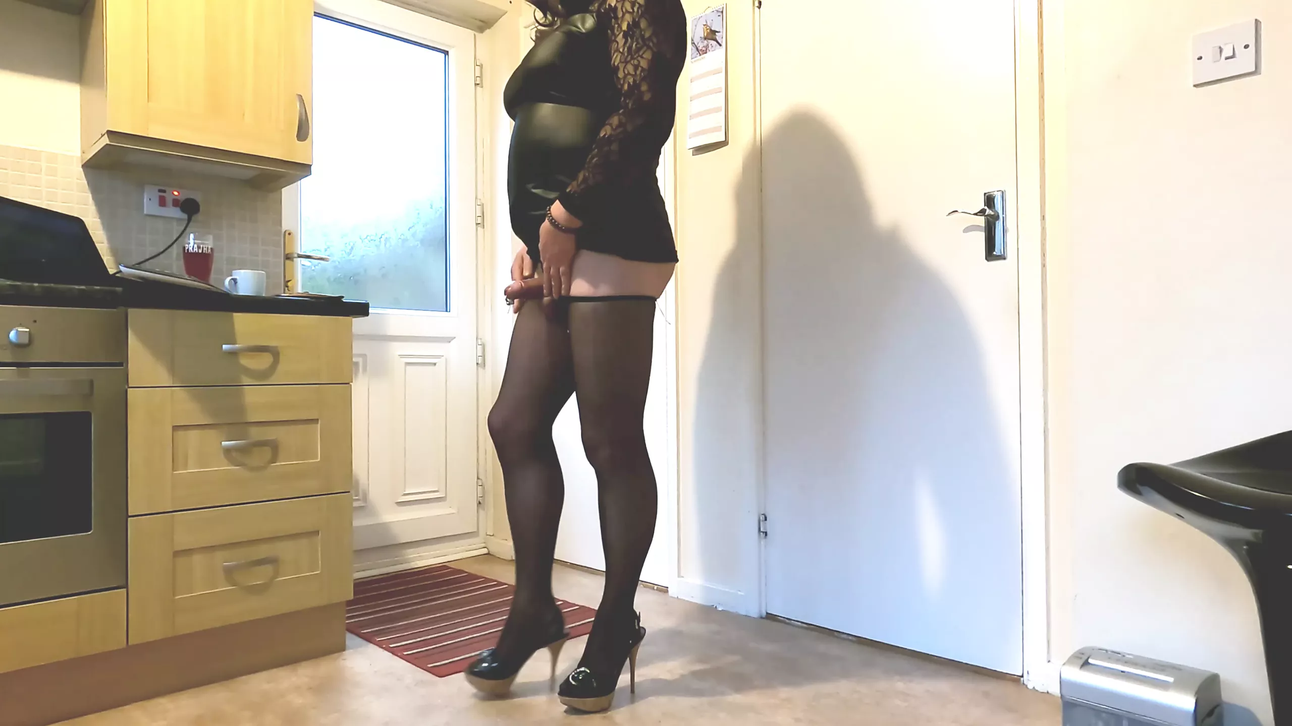 Kellycd crossdresser nagy gecilövéssel maszturbál élőben webkamerán