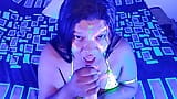 Come amo i cazzi !! Calda bbw latina in neon fa un pompino sexy con gola profonda estrema a un dildo molto caldo snapshot 7