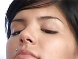 Jackie, MILF latina amateur, se fait ruiner son maquillage avec du sperme chaud par deux grosses bites snapshot 1