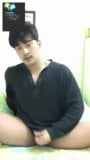 Papi coreano masturbándose snapshot 4