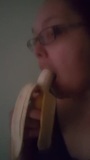Собственная толстушка собственно шлюшка давится бананом snapshot 2