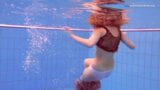 Tre ragazze con matrosova nelle piscine snapshot 5