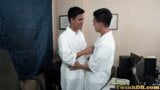 Asia twink dando mamada mientras jugando doctores a tope snapshot 2