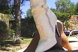 Soberba loira alemã seduzindo um pau duro no quintal snapshot 15