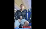 Twink masturbándose en tren snapshot 5