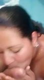 Femme indienne, pipe dans la piscine snapshot 2