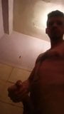 Baise dans la salle de bain snapshot 1