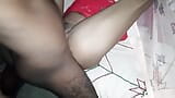 Cuñada follada por la noche en la cama con las piernas levantadas snapshot 9