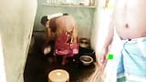 देसी आंटी ने बर्तन साफ करते समय लंड चुसाई दी snapshot 15