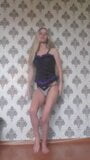 Striptease meiner sexy, geilen Ehefrau snapshot 1