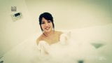 Badewanne-Masturbation der kleinen Schwester von Matsui kana snapshot 1