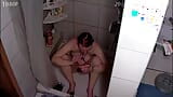 Betrapt onder de douche tijdens het masturberen snapshot 16