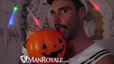 Manroyale halloween feestneukpartij met twee hengsten snapshot 4