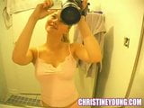 Christine Young zuigt een grote lul snapshot 1