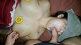 Dona de casa com tesão chupa cara desconhecido, recebe buceta cremosa e come seu esperma snapshot 6