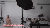 Backstage met sexy brunette en rondborstige blondine snapshot 17