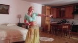 Sophie Mei Belly танцует под болливудские песни snapshot 4