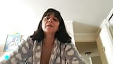 Sexy mami bbw zeigt behaarte muschi, videocall von beat friendo des sohnes snapshot 1