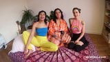 Настоящая лесбийская вечеринка в тройничке в любительском видео snapshot 2