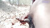 Rajesh Playboy 993 masturbándose una polla en público al aire libre en la colina de la roca azotando el culo de burbuja con una enorme corri snapshot 11