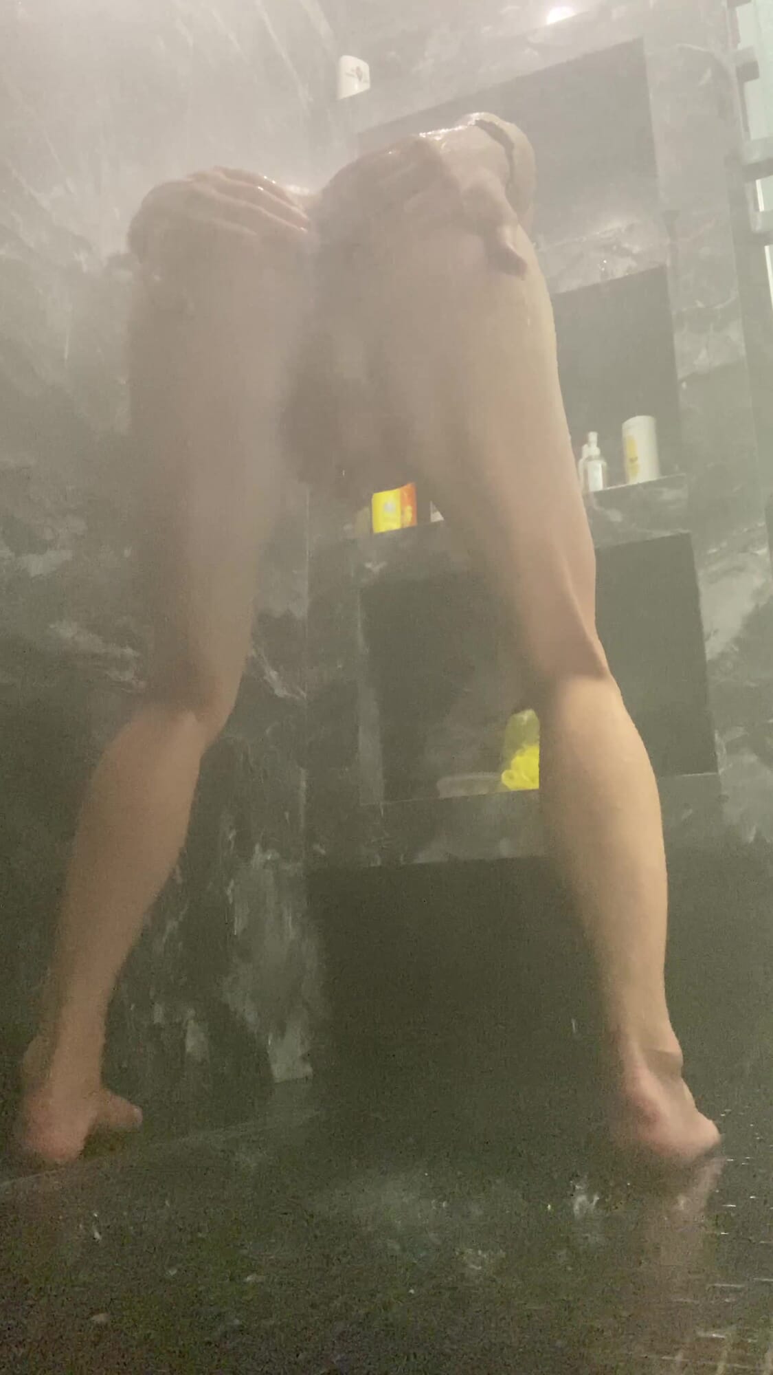 Homo sexy kontpoesje onder de douche