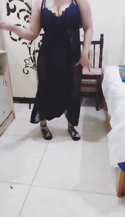 Mi esposa baila, sacude y nos excita para poder follarla con el calor del coito