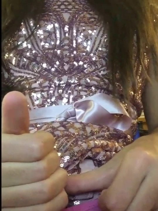 Strofinando sotto il mio vestito