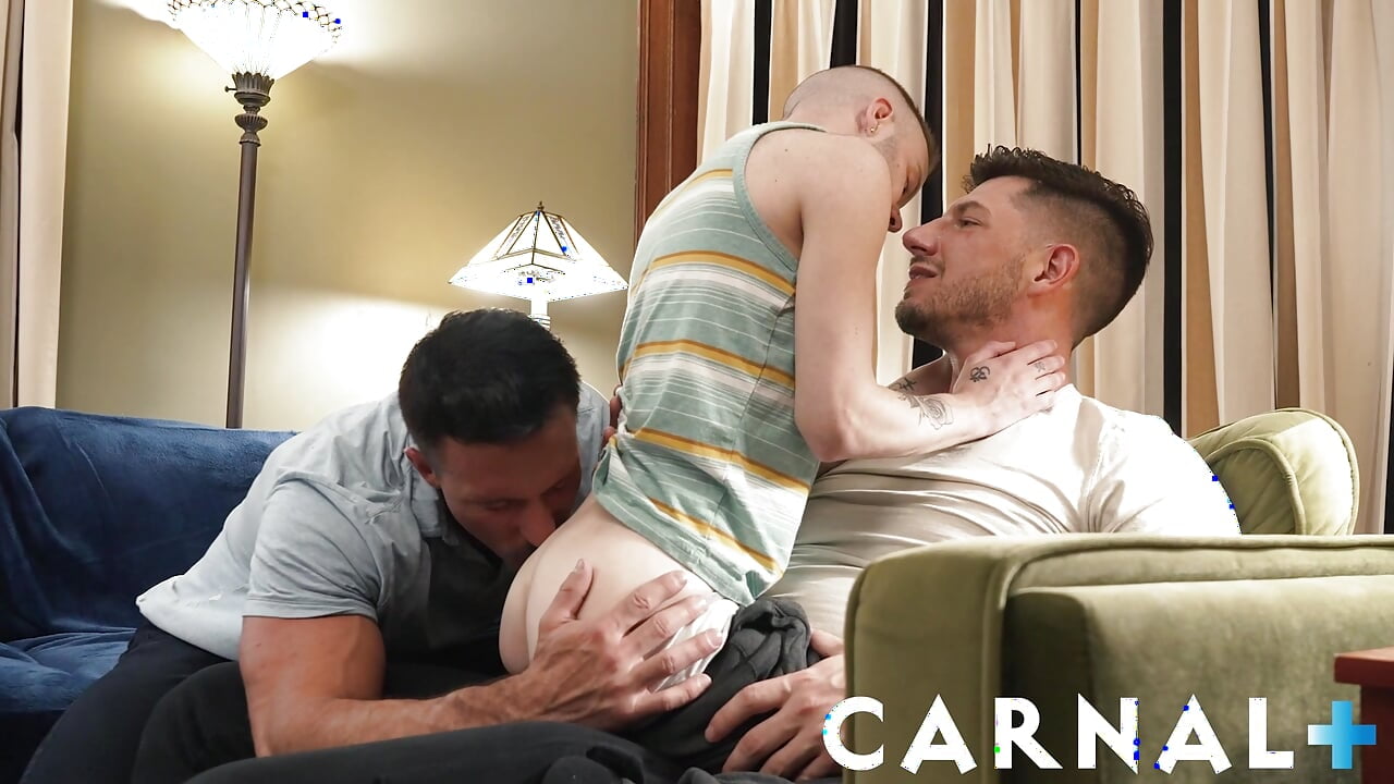 Transcest Hung DILF Reese Rideout és dögös unokaöccse tag csapat FTM twink