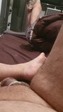 Un mari roumain surprend sa femme nue devant la caméra après un rapport sexuel snapshot 7