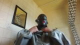 Ich, Jameschris, spiele in meinem Chemie- Anzug und in meinen Masken snapshot 3