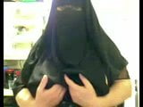 Hijab webcam spettacolo di grandi tette - puttana araba snapshot 3