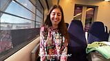 Un compañero de viaje sedujo a un chico en un tren y le hizo una mamada en público snapshot 2
