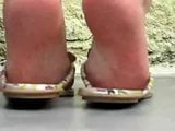 ビーチサンダルの足フェチセクシーな小さな足 snapshot 13