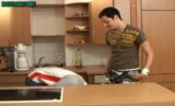 Meninos em cima da mesa da cozinha boquete, sexo anal, punheta snapshot 2