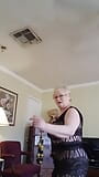 Votre grand-mère excitée adore danser snapshot 5