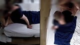 UDA Matură sexy este futută de un străin, soț încornorat în timp ce își poartă încă chiloții, fustă strâmtă și sutien din piele snapshot 2