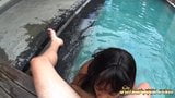 Cachonda puta Kiki Minaj chupa polla en piscina de vacaciones snapshot 11