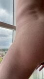 Se déshabiller devant la fenêtre de l'hôtel snapshot 13