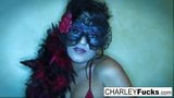 Charley draagt ​​sexy lingerie en kousen snapshot 7