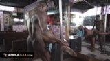 Sexo caliente con una stripper africana tetona snapshot 14